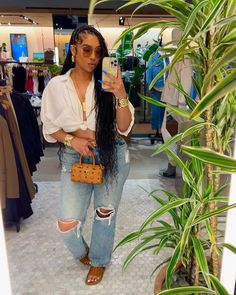 Anaya Ivy on Instagram: “I can feel ya energy from 2 planets away… Mercury retrograde is here y’all tighten up 👀” Anaya Ivy, Casual Brunch Outfit, Summer Brunch Outfit, Looks Jeans, Outfit Simple, Summer Brunch, Hair Cute, Mercury Retrograde