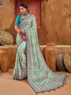 Designer Saree Look, Green Designer Saree, Kachhi Work, Kutchi Work, Saree Casual, Silk Thread Embroidery, Trendy Saree, Light Sea Green, Floral Saree