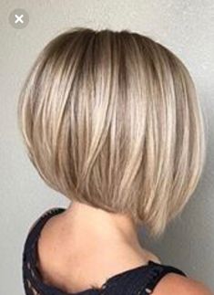 Inverted Bob Haircuts For Thick Hair, Blonde Stacked Bob, Bob Haircut Tutorial, Home Relaxing, Trendy Bob, Bob Haircut Ideas, Short Bobs, Blonde Bob Hairstyles