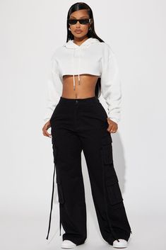 "9 Women's Cargo Pants with a Modern Cut for a Sleek Look" Trouser Fits, Baddie Era, Modeling Clothes, Sweatsuit Outfits, Jodie Joe, Chic Romper, Cargo Pants Outfit, Fashion Nova Outfits, Stylish Summer Outfits