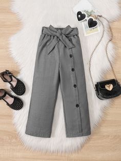 Gris Casual Collar  Tela tricotada Liso Pierna recta Embellished No-Elástico Casual School Bottoms With Button Closure, Girls Dress Pants, Mode Batik, Girls Dres, Classic Kids Clothes, Full Sleeves Design, Dress Pants Outfits, Boys Clothes Style, Business Pants