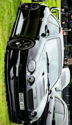 a car that is upside down in the grass