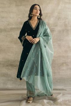 Shop for Sureena Chowdhri Green Silk Velvet Kurta Pant Set for Women Online at Aza Fashions Black Suit Set Women Indian, Green Velvet Kurta Set, Dark Green Kurta Woman, Bottle Green Kurti Design, Velvet Suit Neck Design, Green Velvet Suit For Women, V Neck Suit Design, Velvet Punjabi Suits Party Wear, Bottle Green Velvet Suit