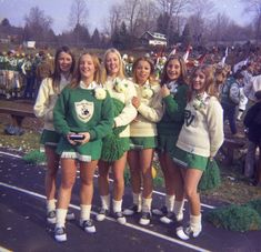 70s Fashion Preppy, 60s High School Aesthetic, 70s High School Aesthetic, 1970s Teen Fashion, 70s School Aesthetic, 1970s Cheerleaders, 80s Highschool Fashion, Chrissy Cunningham Outfit, Vintage Cheerleader Aesthetic