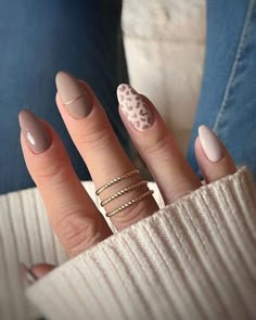 Nails For November 2023, Minimal Gel Nails, Fall Vacation Nails, Nails Photo, Biab Nails, Elegant Manicure, Minimal Nails Art, Nagellack Trends, November Nails