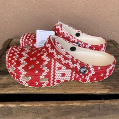 924-S2909 Nwt Crocs Classic Holiday Sweater Clog. Women’s Size 9, Men’s Size 7. Women's Crocs, Classic Holiday, Holiday Sweater, Crocs Shoes, Mule Clogs, Mules Shoes, Clogs, Red White, Red And White