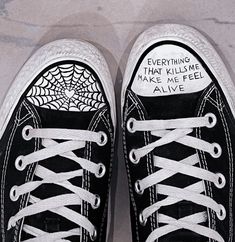 Converse Drawing On Shoes, Drawing On Shoes, Best Sneakers For Men, Diy Converse, Best Sandals For Men