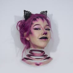 Wonderland alic ein wonderland cheshire cat cat makeup Cat Makeup Look, Cheshire Cat Cosplay, Cheshire Cat Makeup, Halloween Simples, Cheshire Cat Halloween, Witch Season, Alice In Wonderland Makeup, Alice In Wonderland Outfit, Cheshire Cat Costume