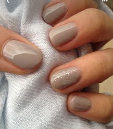 Light Gel Nails Short, Light Gray Gel Nails, Gel Manicure Colors Winter, Short Gel Nails Pale Skin, Winter Shellac Nails Short, Light Nail Colors Winter, Beige Nails Short Square, Work Nails Professional Winter, Pale Colour Nails