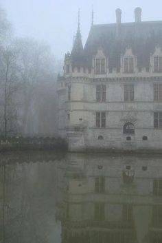 Goth Architecture, Foggy Day, Angel Aesthetic, Creepy Cute, White Aesthetic, Pretty Pictures, Dark Aesthetic