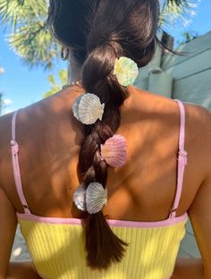 Our Seaside Shell Hair Clips are a beach lovers must-have! These shiny, marbled-finish clips are the cutest beachy touch to any outfit and feature a tooth closure. Approximately 2" in length and height Clips are sold separately. All accessories are final sale Seashell Hair Clips, Shell Hair Clips, Seashell Hair, Summer Hair Accessories, Beachy Hair, Beach Items, Style Inspiration Spring, Beach Shop, Style Inspiration Fall