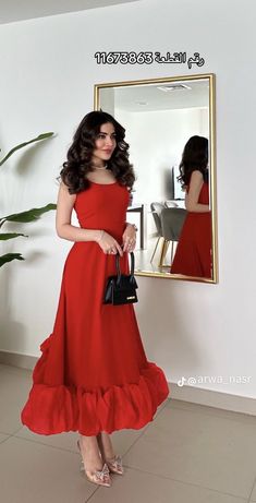 Outfit Vestido Rojo, Fancy Red Dress, Chic Evening Dress, Chic Dress Classy, Latest Bridal Dresses, Elegant Outfit Classy, Simple Gowns, Gowns Dresses Elegant, Classic Style Outfits