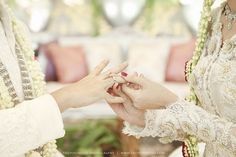 Foto Akad, Javanese Wedding, Kebaya Wedding, Indonesian Wedding, Adat Jawa, Foto Wedding, Wedding Pose, Wedding Words, Make Up Wedding