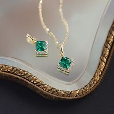 Malachite Necklace, Emerald Earrings Studs, Green Pendants, Sparkle Necklace, Art Deco Pendant, Halo Pendant, Emerald Pendant, Gold Art Deco, Square Earrings Studs