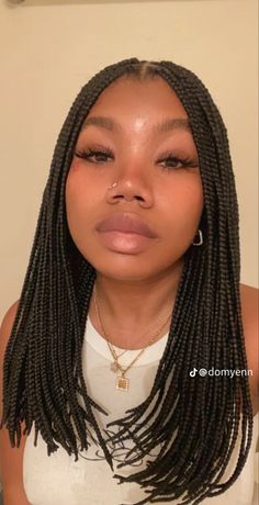 Shoulder Braids Hairstyles, Box Braid Medium Length, Moesha Hairstyles Braids, Knotless Braids Short Length, 12 Inch Braids, Small Braids For Black Women Short, Braids Bob For Black Women, Medium Short Box Braids, Knotless Braided Bob