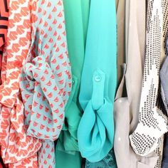 Ooh, I love blouses with the tab sleeves like this...such cute colors and prints. Stitch Fix Stylist, Love Shirt, Passion For Fashion, Outfit Inspirationen, Stitch Fix, Shirt Sleeves, Spring Summer Fashion, Work Outfit, Style Me