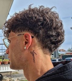 Low Fade Curly Hair, Taper Fade Long Hair, Taper Fade Short Hair, Fade Haircut Curly Hair, Long Curly Hair Men, Taper Fade Curly Hair, Mens Hairstyles Curly, Haircut Selfie, Male Haircuts Curly