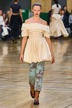 Molly Goddard Spring 2023 Ready-to-Wear Fashion Show | Vogue Pants Spring 2023, Pattern Play Fashion, Dress Over Pants, Career Wear, Mood Board Fashion