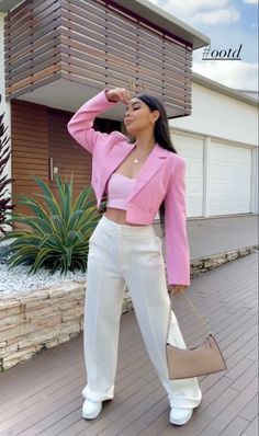 Cropped Pink Jacket Outfit, Short Pink Blazer Outfit, Pink Cropped Blazer Outfit, Crop Blazer Outfit, Barbie Outfits, Outfit Mujer, Causual Outfits, Looks Chic