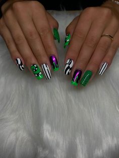 Halloween nail inspo. Bettle Juice Nail Ideas Short, Bettel Juice Nail, Beetlejuice Nails Coffin, Betelgeuse Nails, Beetlejuice Nail Ideas, Beetlejuice Manicure, Beatle Juice Nails Acrylic, Beetlejuice Nails Almond, Beetle Juice Nail Art