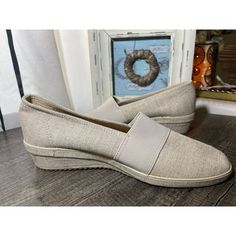 Embrace Summer Chic With These Women's Keds Grasshopper Linen Wedge Espadrilles In Beige. Ideal For Beach Or Cottage Core Style. Size 8m. From The Brand Keds Beige Color Size: 8m Linen Material Wedge Espadrille Design Perfect For Summer/Cottage Core Style Size: 8 Condition: New Without Tags No Signs Of Wear Comes From A Smoke-Free Pet Friendly Home. Thank You For Supporting My Small Business, It Helps Me Support My Family. I Ship Daily For The Exception Of Sunday. Questions Or Concerns Please Fe Casual Spring Wedge Heel Slip-ons, Casual Slip-ons With Wedge Heel For Spring, Beige Round Toe Slip-ons For Beach, Comfortable Beige Slip-ons For Spring, Comfortable Beige Summer Slip-ons, Cream Round Toe Slip-ons For Summer, Beige Synthetic Slip-ons For Spring, Comfortable Slip-ons For Everyday Summer Wear, Summer Beach Canvas Slip-ons