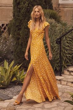 Fresh Picked Mustard Yellow Floral Print Backless Maxi Dress 5 Sukienki Maksi, Casino Wedding, Beach Holiday Dresses, Yellow Floral Dress, Stil Boho, Split Maxi Dress, Maxi Robes, Zuhair Murad