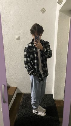 Flannel And Sweatpants Outfit, Flannel Outfits Boys, Flannel Over Hoodie, Boy Flannel Outfit, Outfit Ideas Flannel, Men Flannel Outfits, Verano Aesthetic, Flannel Outfits Aesthetic, Flannel Aesthetic