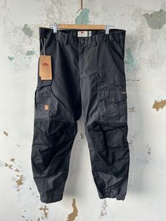 Fjallraven G-1000 Vidda Pro Trousers Navy Cargo Trekking Hiking Pants Size 30   Measurements: 52/30 Length - 100cm. Inseam - 70cm.  Waist - 47cm. Condition: Excellent condition. Military Style Cargo Pants For Hiking, Military Style Hiking Pants With Pockets, Military Style Cargo Pants With Pockets For Hiking, Military Hiking Pants With Side Pockets, Outdoor Military Trousers, Hiking Pants, Mens Trousers, Trekking, Hiking