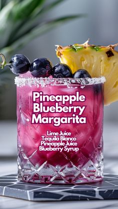 Fresh Margarita Recipe, Blueberry Margarita, Blueberry Cocktail, Raspberry Margarita, Cocktail Drinks Alcoholic, Blueberry Syrup, Yummy Alcoholic Drinks, Tequila Drinks, Fruity Cocktails