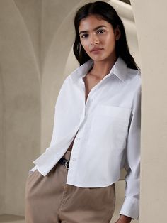 Riley II Tailored Shirt | Banana Republic Boxy Cropped Shirt, Skirt To Dress, Italy Travel Outfit, Popped Collar, Lesbian Fashion, White Collared Shirt, Fashion Capsule, Casual Chic Outfit, Selling Clothes