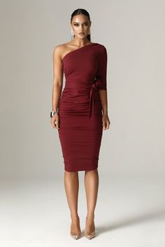 Elegant Bodycon Dress, Dolly Dress, Dress Maroon, Burgundy Fashion, Draped Midi Dresses, Stylish Women Fashion, Dinner Dress, Necklines For Dresses, Modern Dress