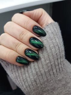 Emerald Manicure, Emerald Green Cat Eye Nails, Dark Green Cat Eye Nails, Glitter Green Nails, Green Cat Eye Nails, Trendy Green Nails, Chic Almond Nails, Green Nail Art Ideas, Green Glitter Nails