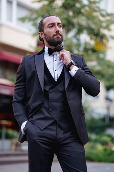 Collection : 2023-2024 autumn winter❄️Product : New Collection Special Design New Season Wide Collar TuxedoColor :Black Available Size : 46-48-50-52-54-56Concent: 71% Polyester 22% Viscose 7% Elestan Black Tuxedo Suit, Model Standing, Men's Tuxedo, Velvet Collar, Suit Material, Pure Elegance, Tuxedo Suit, Black Tuxedo, Jacket Vest