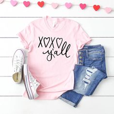 Make your Own Valentine's Day Shirt with a Free Hand Lettered XOXO Y'all Valentine's Day SVG by Pineapple Paper Co. #freesvg #svgfiles #cricut #cricutmade #valentinesdayshirt #diyvalentine #diyvalentinesday #valentinesdaygift #valentinesday #silhouettecameo Hello Valentine, Fur Mama Shirt, Wine Shirt, Funny Valentines, Free Valentine, Dog Mom Shirt, Dog Lover Shirt