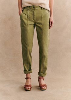 Low-rise trousers;Wide leg tapered at the bottom;Stitching along the front and back leg;Slant pockets on the front and patch pockets on the back;Button and zip fastening on the front;Inside leg length: 73 cm (on a size EU36/UK8) Pnw Style, Lifestyle Dresses, Trousers Wide Leg, Summer Bottoms, Casual Bottoms, Navy And Green, New Wardrobe, Work Pants, Swimwear Accessories