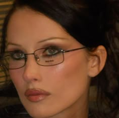 Siren Makeup, Subtle Eye Makeup, Bold Lip Makeup, Bayonetta Glasses, Neutral Lip Color, Sunkissed Makeup, Green Eyeliner