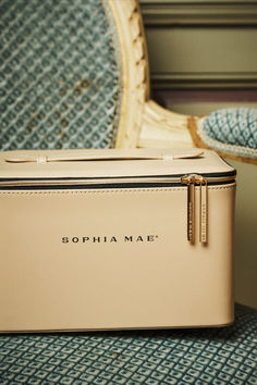 The items you use to feel divine, from makeup to dry shampoo, deserve an equally beautiful place to store them. This elegant Beauty Case keeps all your essentials organized and close at hand, whether you’re at home or traveling. With room for all your cosmetics, jewelry and other accessories, this Beauty Case makes the ultimate asset for creating that perfect look anytime, anywhere | SOPHIA MAE, the official brand of Monica Geuze | Beauty Case | Make-up Bag | Aesthetic Gift Aesthetic, Aesthetic Luxury, Find Your Way, Bag Aesthetic, Bags Aesthetic, Make Up Bag, Luxury Beauty