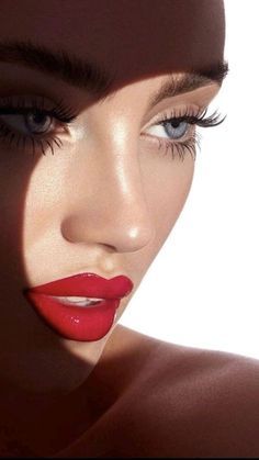 Red Lipstick Makeup Looks, Christmas Beauty, Glam Photoshoot, Beauty Clinic, Models Makeup, Beauty Shoot, Beauty Lipstick