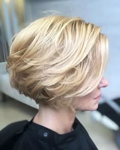 Grey Hair Updos, Layered Short Bob, Short Stacked Bob Haircuts, Thick Hair Cuts, Pixie Haircut For Thick Hair, Hair Inspiration Short, Haircut And Color, Short Bob Haircuts