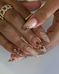 These nude almond nails feature a soft brown and gold color palette, perfect for the fall season. The intricate designs include cheetah prints and abstract gold accents, exuding earthy elegance. 🍎 Recreate this look yourself with our Korean Gel Nail Polish collection!  🍎 Credit: aashleysnails on Instagram 🍎 fall nails, autumn nails, september nails, earthy nails, brown nails, gold nails, 3D gel nails, goddess nails, classy nails, elegant nails, gel nail polish, autumn nail art, elegant nails, leopard print nails, cheetah nails, animal print nails, floral nails, gold accent nails, nail design, trendy nails, stylish nails, gel polish, manicure ideas, nail inspiration, nude nails, natural nails, baddie nails Fall Nail Short Almond, Mocha And Gold Nails, Korean Soft Nails, Fall Clean Nails, Chloe Kardashian Nails, Nails For Elderly Women, Brown And Gold Fall Nails, Unique Brown Nails, Gold Matching Colors