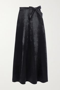 Balenciaga's skirt is part of its Fall '23 collection - it was styled on the runway with a matching black bodysuit. Made from plush stretch-velvet, it's embellished with a satin bow at the waist and lightly skims the hips as it falls to a maxi length. Balenciaga Skirt, Mom Fits, Midi Skirts Style, Balenciaga Clothing, Work Fits, Its Fall, Balenciaga Women, Velvet Maxi, Total Black