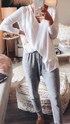 Pijamas Women, 90s Summer, Fashion Kpop, Lounge Looks, Lounge Outfit, Kpop Style, Neue Outfits, Winter Outfit Inspiration, Lazy Day Outfits