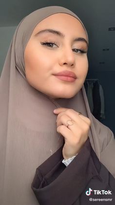 Chiffon Hijab Style Tutorial, Hijab On Round Face, Hijab Style For Small Face, Under Hijab Cap Tutorial, Hijab Style For Round Face With Glasses, Hijab Style For Round Face Shape, How To Make Hijab, How To Do Hijab, Hijab Styles For Round Face