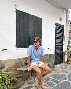 Guy Vacation Aesthetic, Men’s Summer Vibe, Italy Outfits Guys, Mens Beach Picture Outfit, Summer European Outfits Men, Mens Clothing Aesthetic Summer, Guys European Style, Men Fashion Vacation, Europe Male Fashion