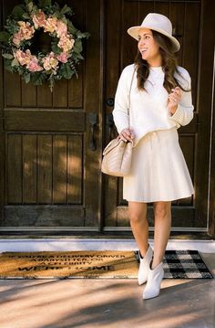 Cream Skirt Outfit, Dress Transition, Thanksgiving Dinner Outfit, Clubbing Outfits, Cream Skirt, Dinner Outfit