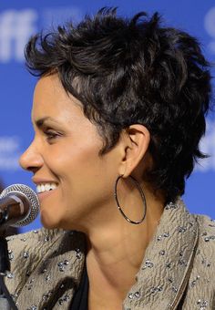 Halle Berry Halle Berry Haircut, Sleek Short Hair, Celebrity Short Hair, Dark Brunette Hair, Short Sassy Hair, Haircut Inspiration, Sassy Hair