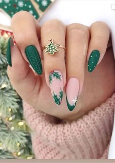 20 Winter Nail Ideas 2024-2025: Classy, Trendy, and Elegant Designs for All Nail Shapes December Nails, La Nails, Christmas Gel Nails, Nails Christmas, Christmas Nails Acrylic, New Year's Nails, Xmas Nails, Green Nails, Photo Reference