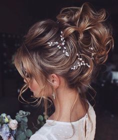 Sanggul Modern, Makeup Tip, Bridal Hair Updo, Trendy Wedding Hairstyles, Wedding Hair Inspiration, Pearl Hair Pins, Bridal Hair Vine, Wedding Hair Pins, Bridal Hair Pins