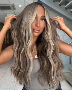 Darker Hair With Blonde Around Face, Chocolate Roots With Blonde Hair, Root Melt With Lowlights, Cookies And Cream Hair, Ashy Blonde Balayage Dark Roots, Cool Tone Blonde Highlights, Ashy Dark Blonde Balayage, Green Eyes Hair Color Ideas, Blonde To Brown Before And After