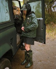 Rain Boot Outfit, Hunter Boots Outfit, British Country, Farm Clothes, British Countryside, Hunter Rain Boots, Night Live